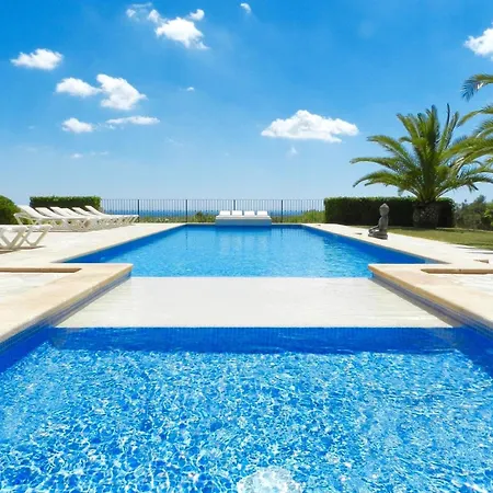 Majestaetische Mit Pool In S'horta